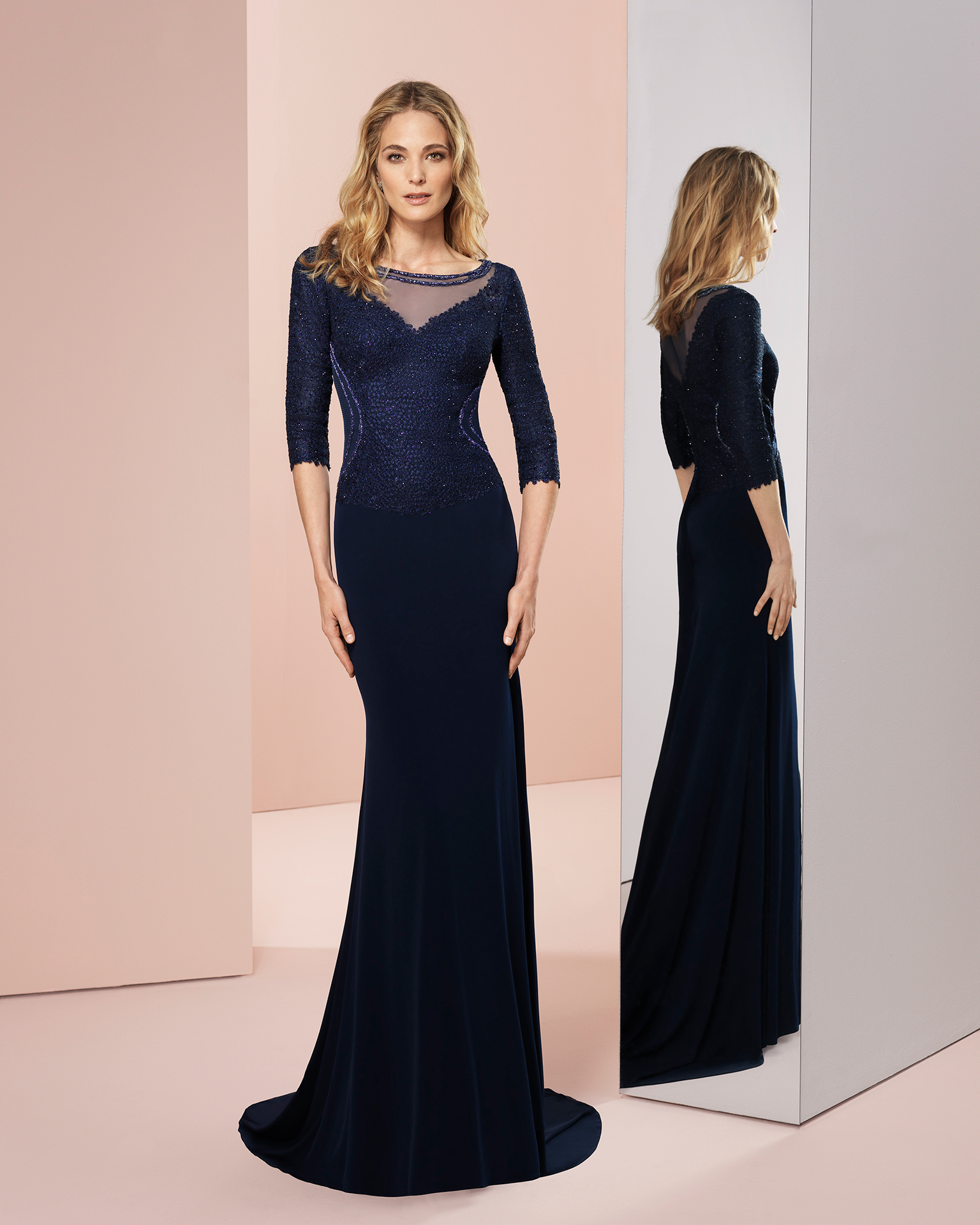 Vestido de fiesta largo de crep elástico con encaje y pedrería en el cuerpo. Disponible en color agua, marino y magenta. Colección COUTURE CLUB 2018.