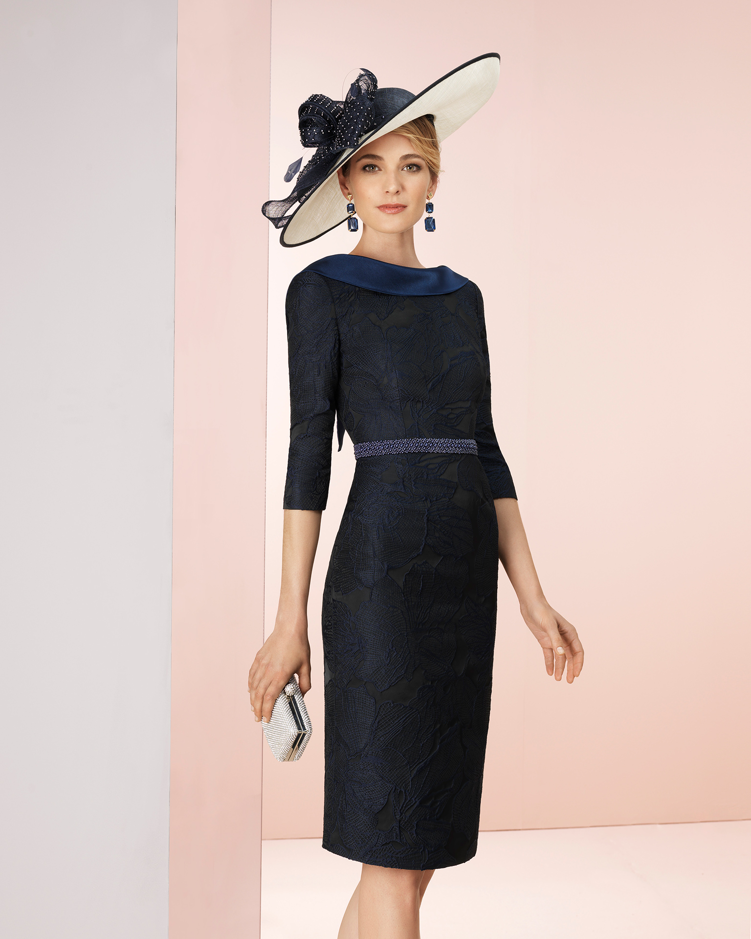 Short brocade cocktail dress with beaded belt. Available in navy blue. 2018 COUTURE CLUB Collection.