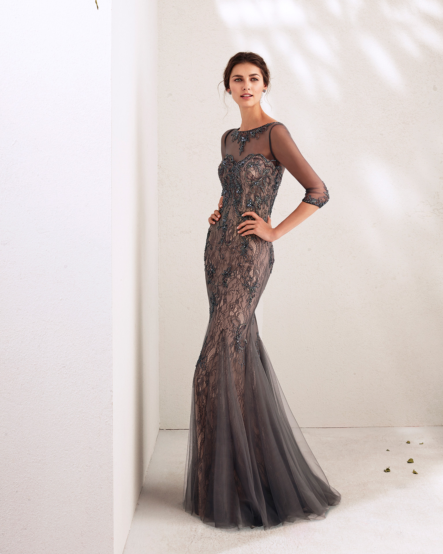 Long beaded lace and tulle cocktail dress. Available in smoke/nude and navy blue/silver. 2018 MARFIL BARCELONA Collection.