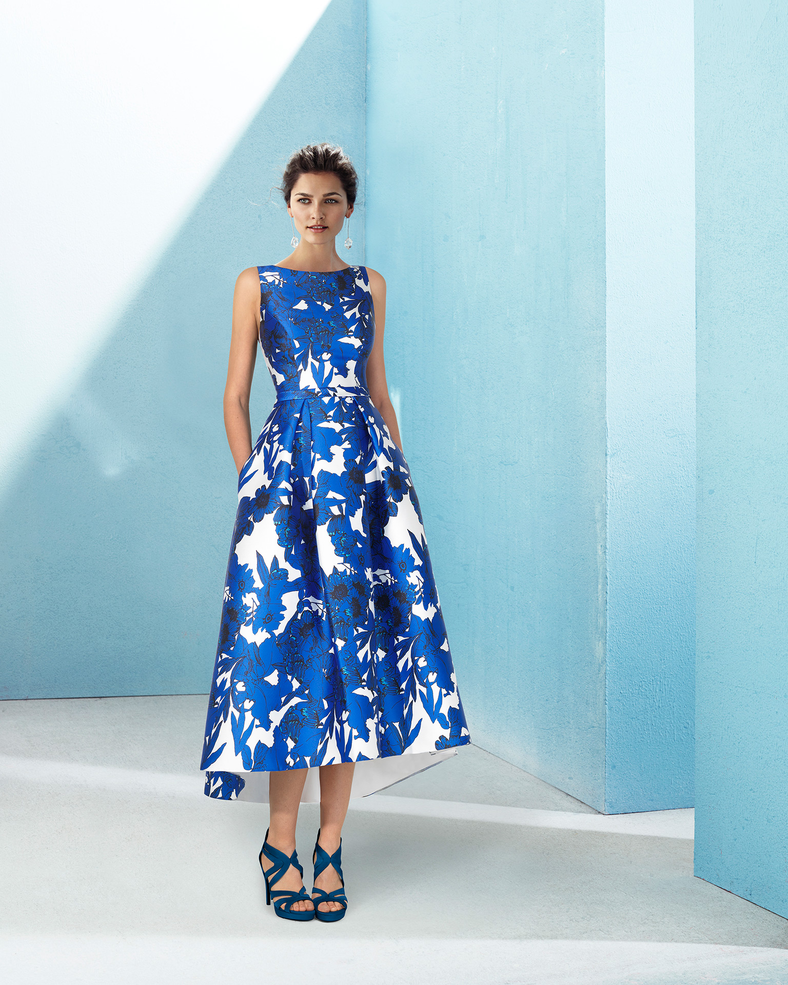 Long cocktail dress with mikado jacket and crossover back. Available in cobalt print. 2018 MARFIL BARCELONA Collection.