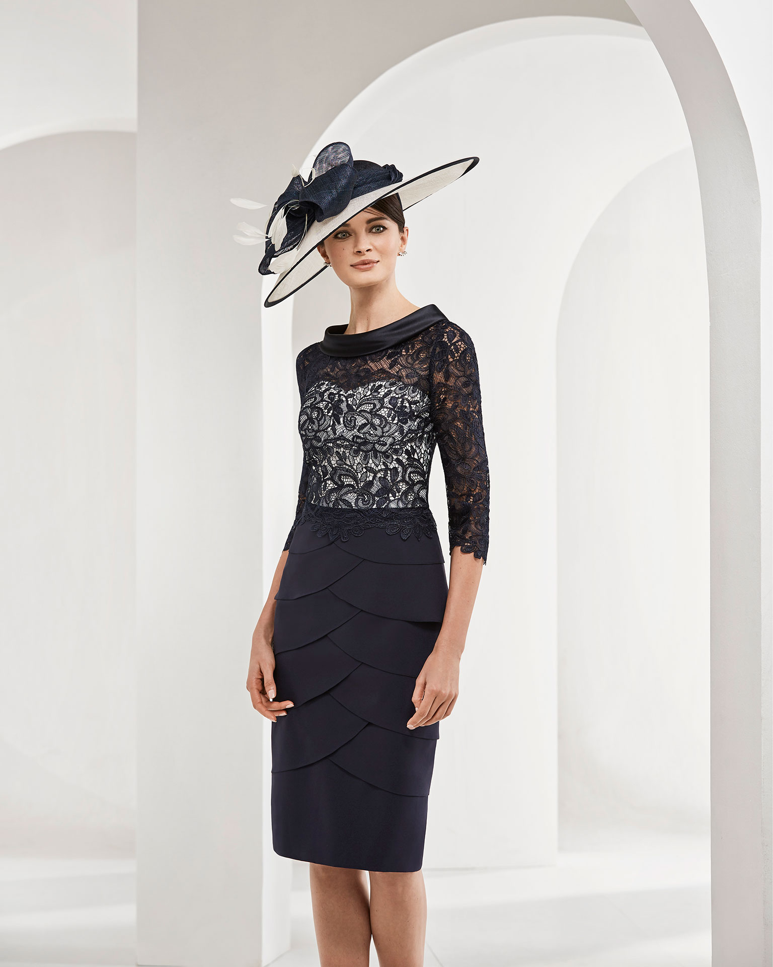 Short triacetate cocktail dress. With lace bodice, french sleeves and flounced skirt. 2019 COUTURE CLUB Collection.