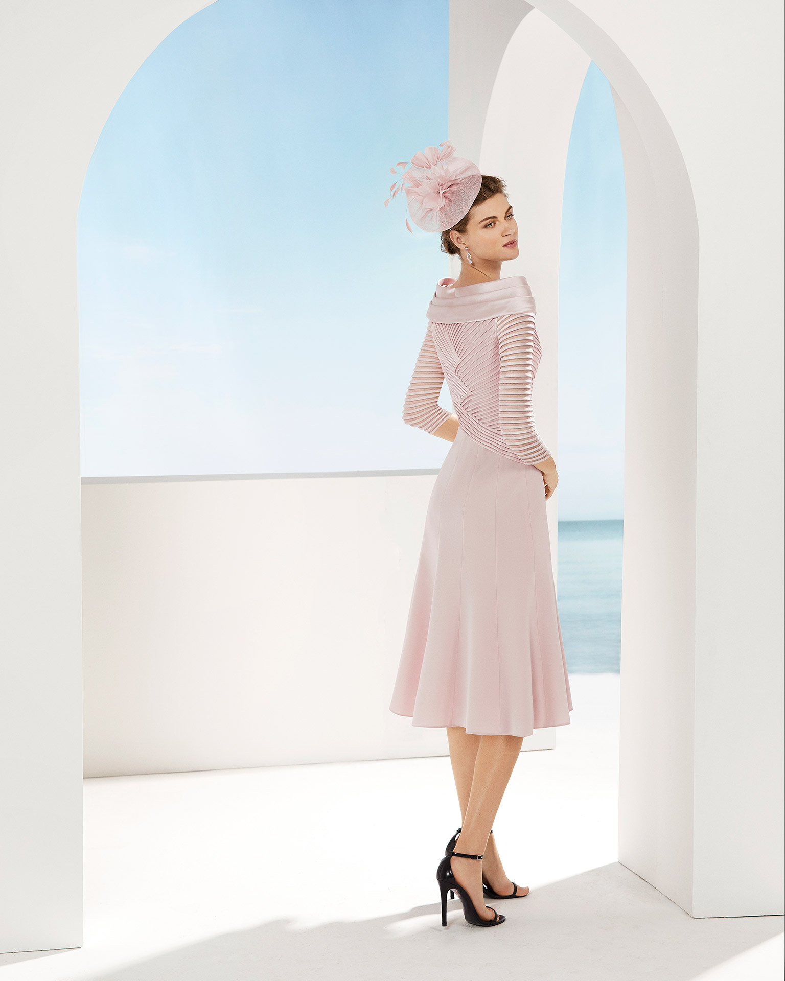Short cocktail dress with With draped bodice, off-the-shoulder neckline and three-quarter sleeves. Available in beige and pink. 2020 COUTURE CLUB Collection.