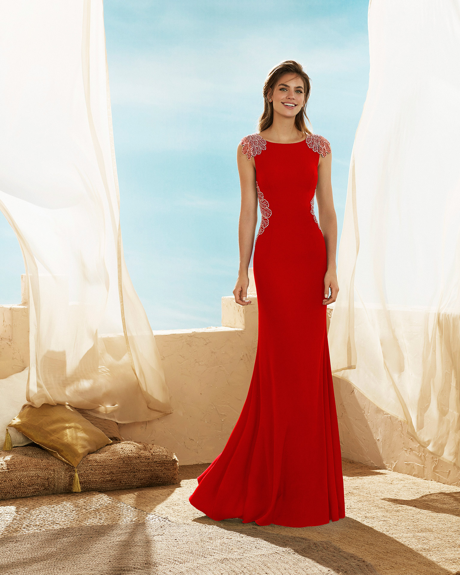 Beaded crepe cocktail dress. With bateau neckline and teardrop back. 2020 MARFIL BARCELONA Collection.