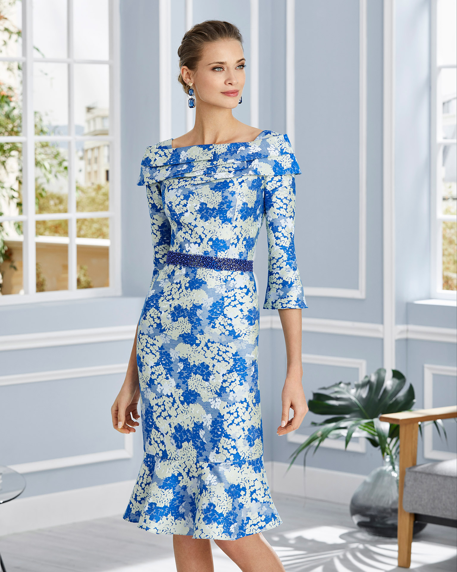 Short brocade cocktail dress with beading at the waist. Off-the-shoulder neckline with sleeves with fringe. 2020 COUTURE CLUB Collection.
