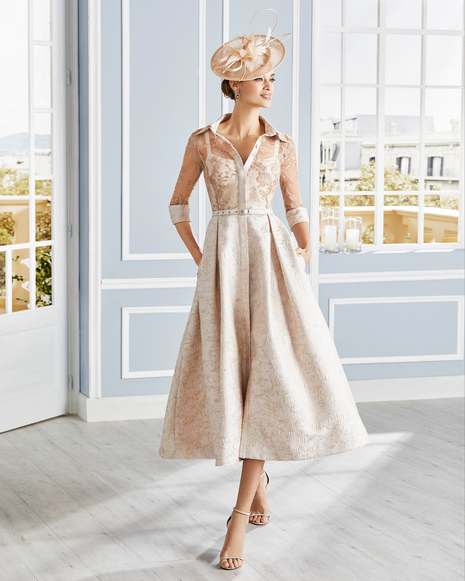 Cocktail dress in brocade with lace on the bodice. Button collar neckline and three-quarter sleeves. 2020 COUTURE CLUB Collection.