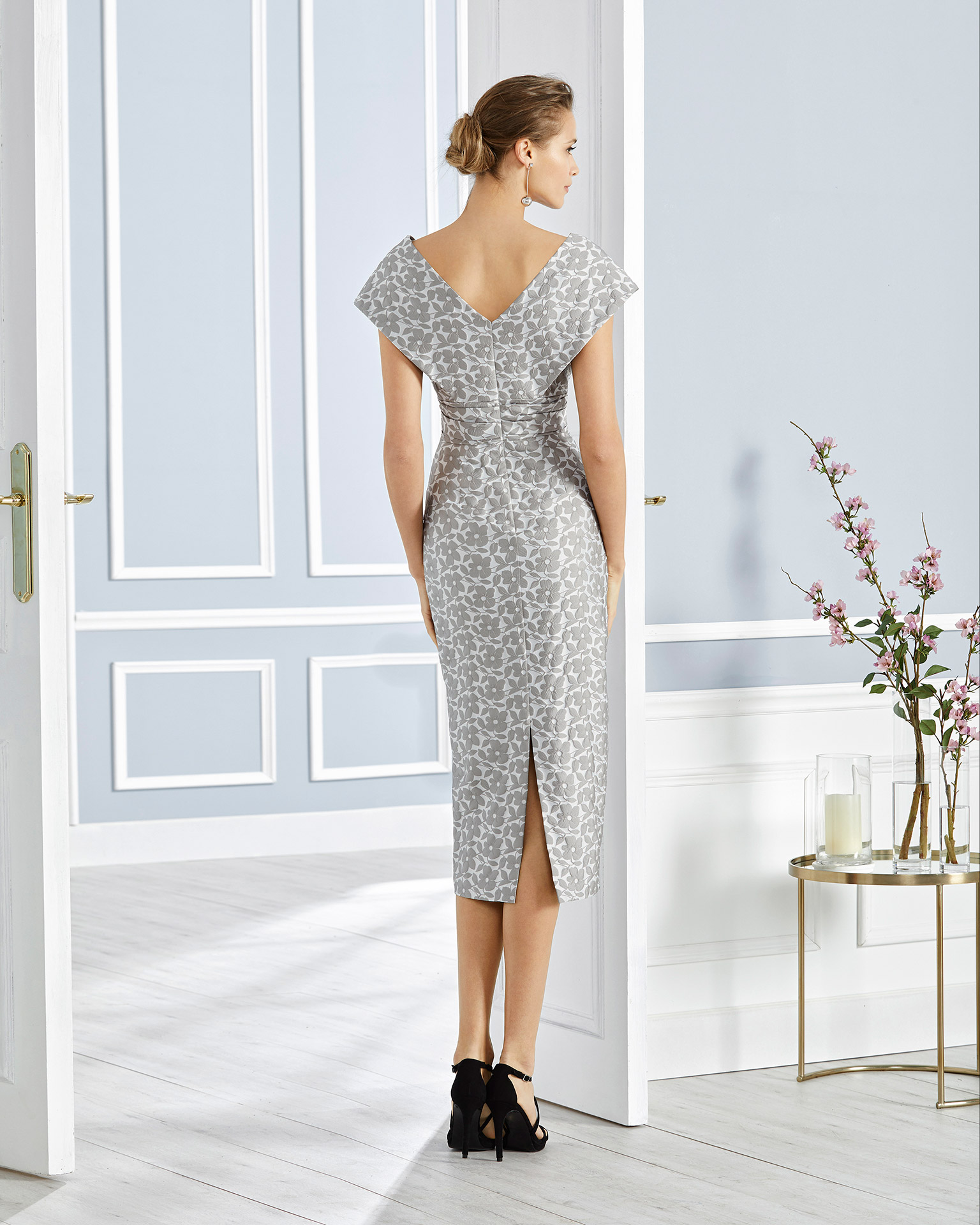 Short brocade cocktail dress. V-neckline and back with sash. With brocade jacket. 2020 COUTURE CLUB Collection.