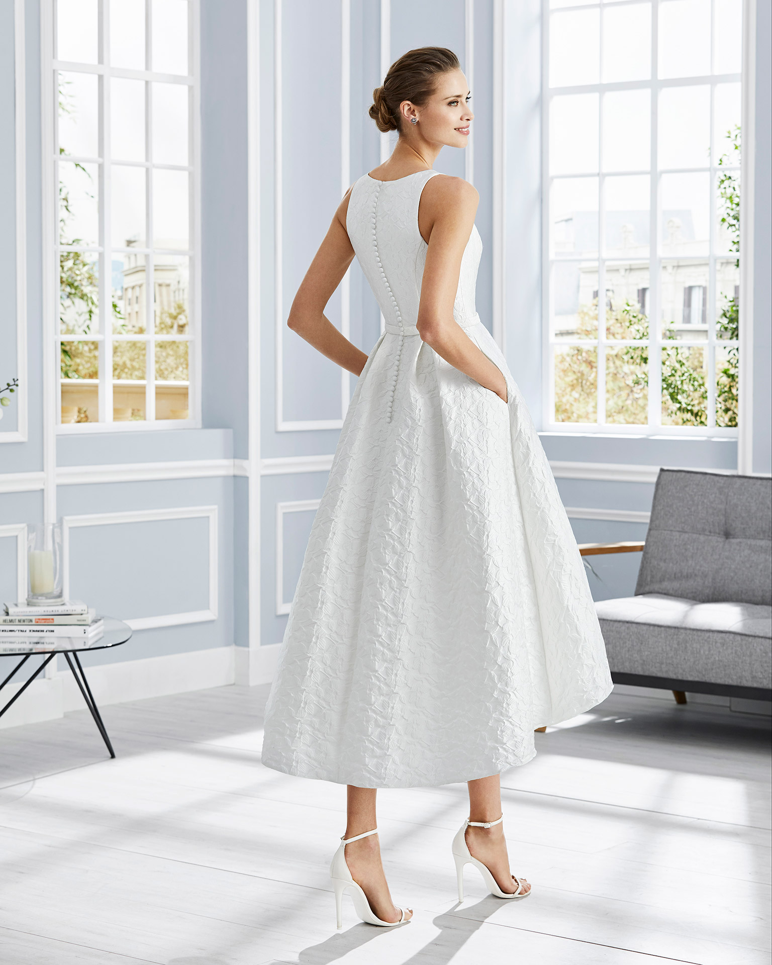 Short brocade cocktail dress. Round neckline with a bow at the waist. With brocade jacket. 2020 COUTURE CLUB Collection.