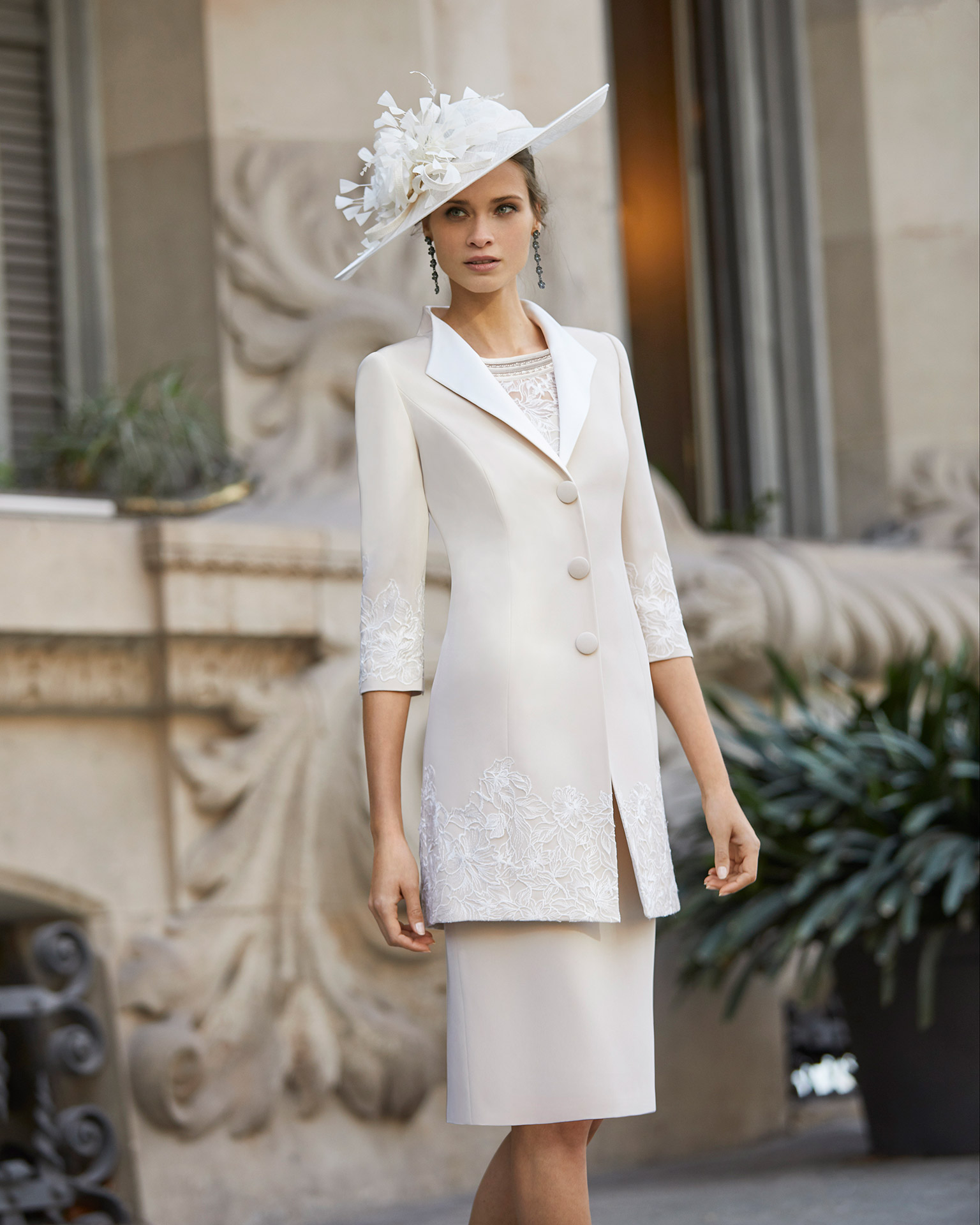 Short cocktail dress in crepe sateen with lace on the bodice and beading at the waist and neckline. Round neckline with three-quarter sleeves. With long jacket in crepe sateen with lace. 2020 COUTURE CLUB Collection.