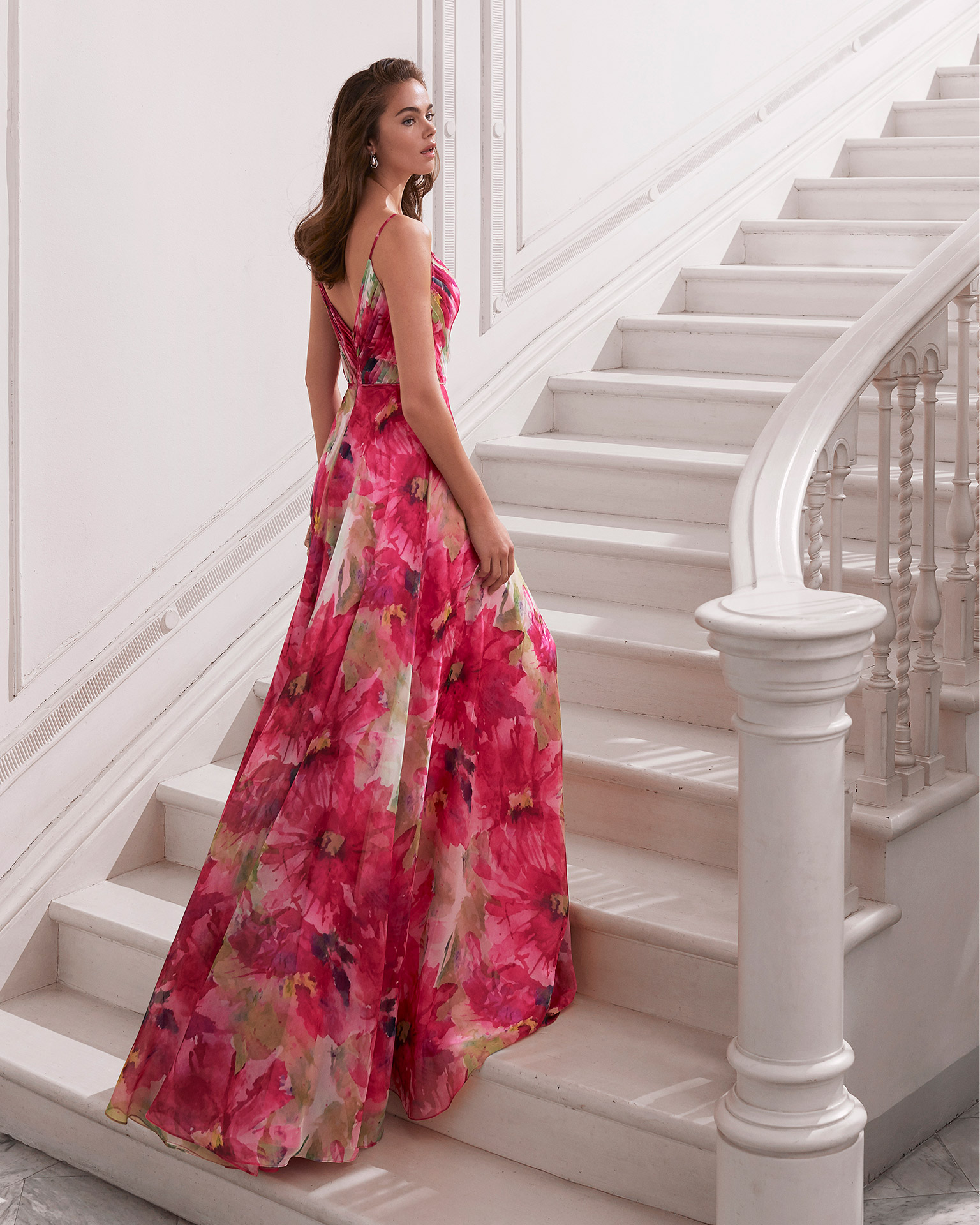 Cocktail dress in voile. Draped crossover V-neckline and low back. Skirt with side slit. 2022 MARFIL_BARCELONA Collection.