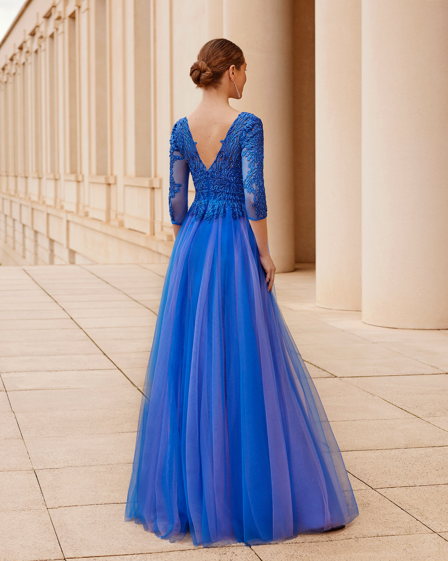 Classic long evening dress, made of tulle and lace with beadwork. Couture Club design, with an illusion neckline, a V-back, and French sleeves. MARFIL_BARCELONA.