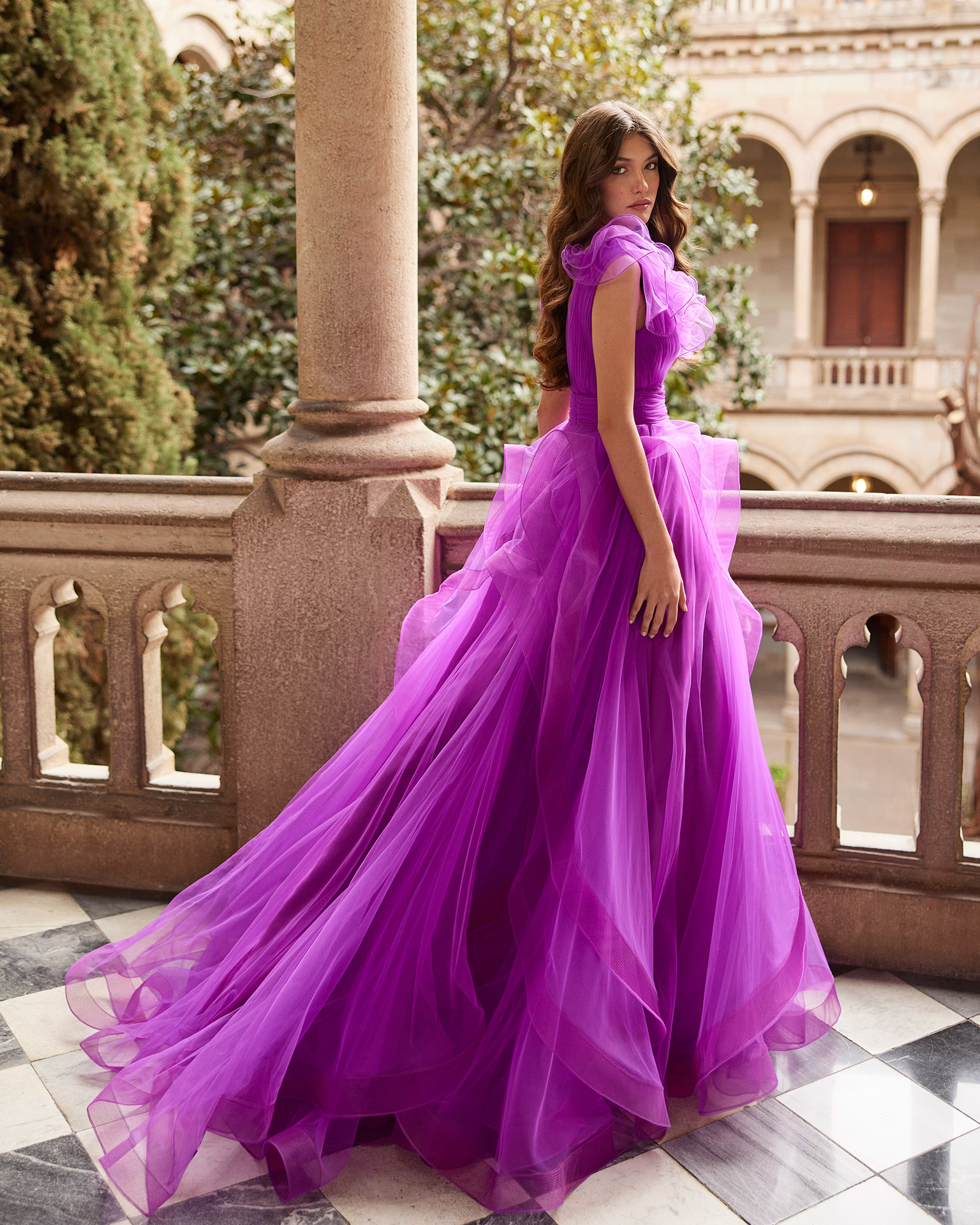 Long evening dress made of tulle. Marfil Barcelona design with a V-neckline, and flounces on the skirt and neckline. MARFIL_BARCELONA.