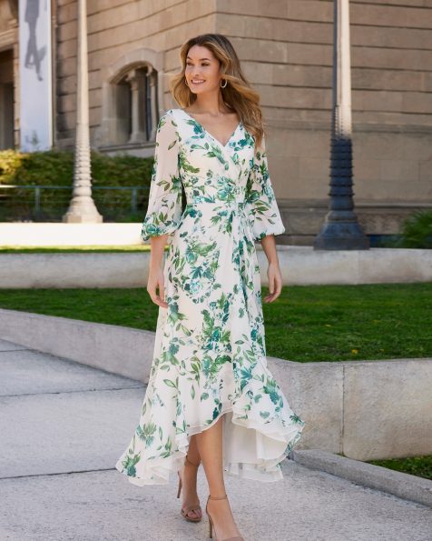Elegant midi evening dress, made of print georgette. Couture Club design, with a V-neckline, and French sleeves. MARFIL_BARCELONA.