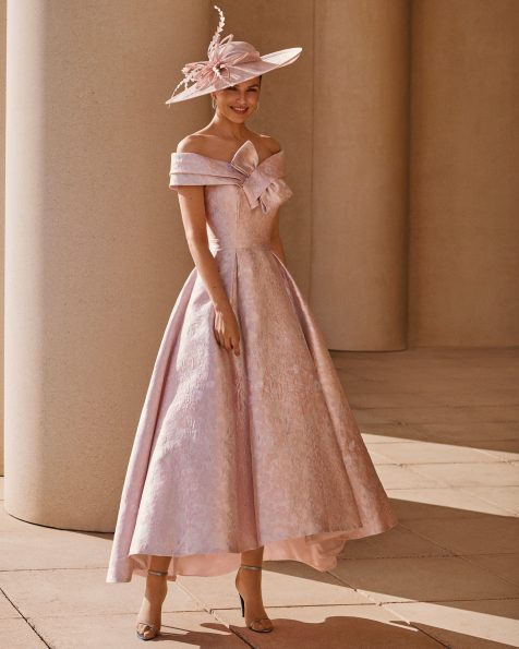 Classic short cocktail dress. Couture Club design with a wraparound neckline, and a large decorative bow on the bodice. MARFIL_BARCELONA.