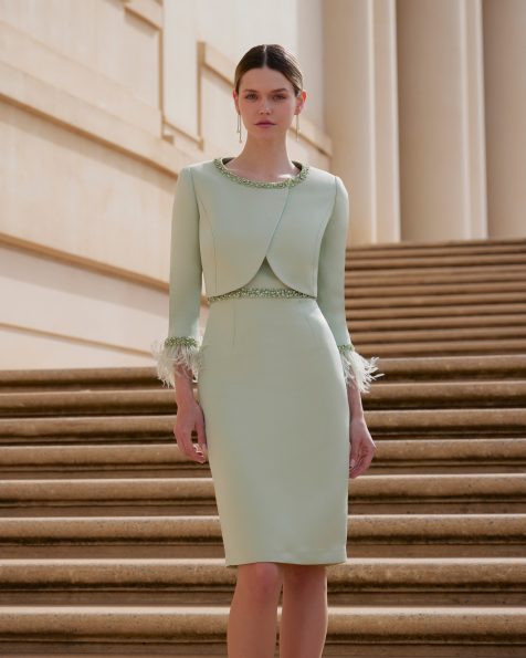 Short cocktail dress and jacket made of triacetate. Couture Club design with a French-sleeve jacket with a round neckline, and feather and beadwork details. MARFIL_BARCELONA.