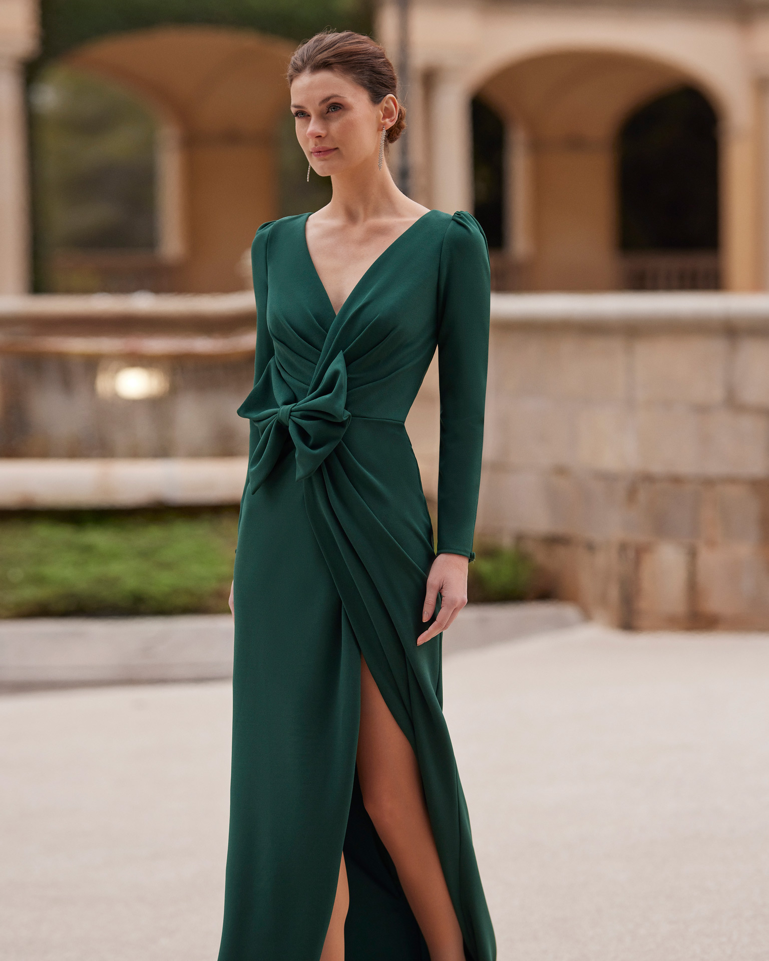 Elegant long evening dress. Crafted in crêpe. With V-neckline and long sleeves with side slit. Couture Club design. MARFIL_BARCELONA.
