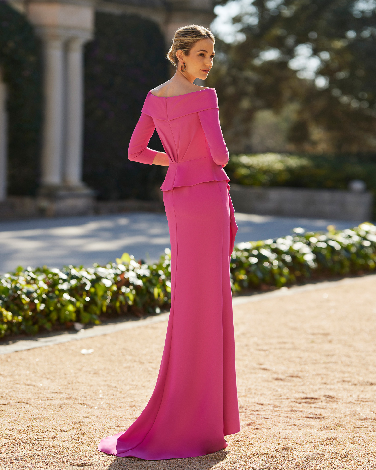 Elegant long cocktail dress. Crafted in crêpe. With off-the-shoulder neckline and three-quarter sleeves with side slit. Couture Club design. MARFIL_BARCELONA.