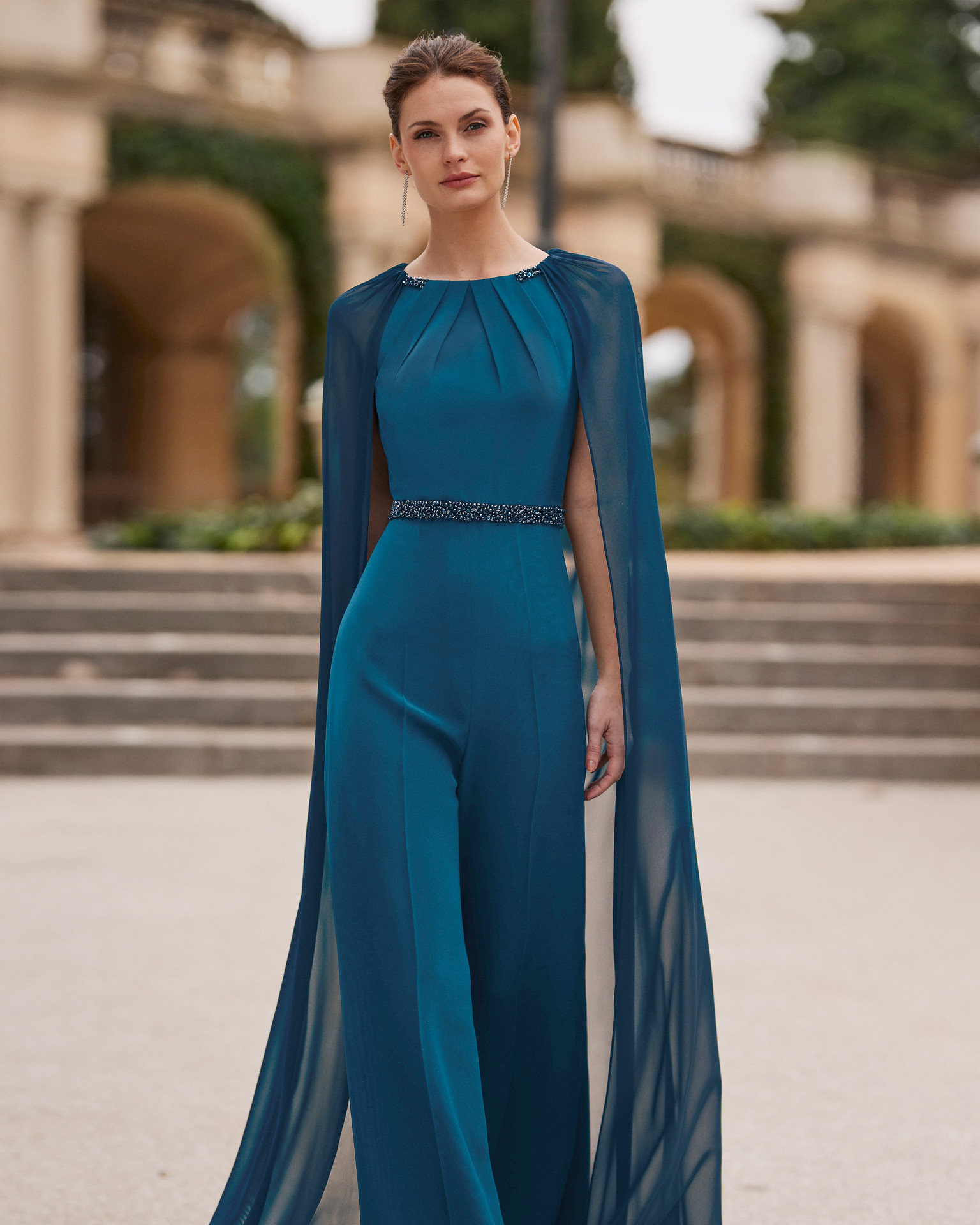 Elegant guest pantsuit. Made with triacetate and beadwork. With round neckline and cape sleeves. Couture Club design. MARFIL_BARCELONA.