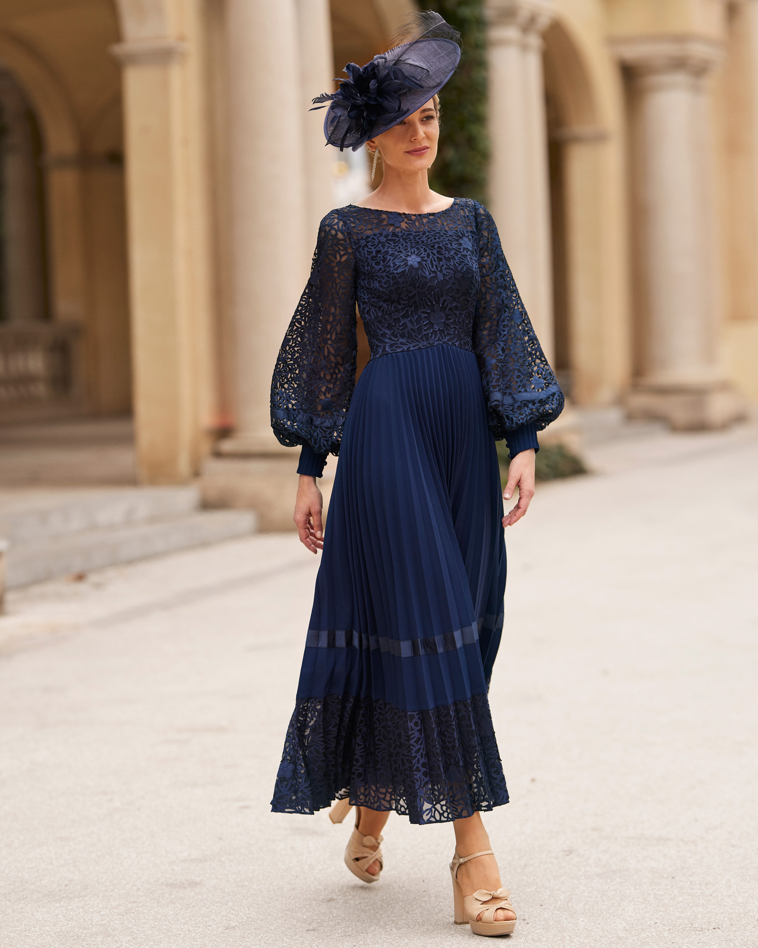 Modern style midi evening dress. Crafted with triacetate combined with lace. With bateau neckline and long sleeves. Couture Club design. MARFIL_BARCELONA.