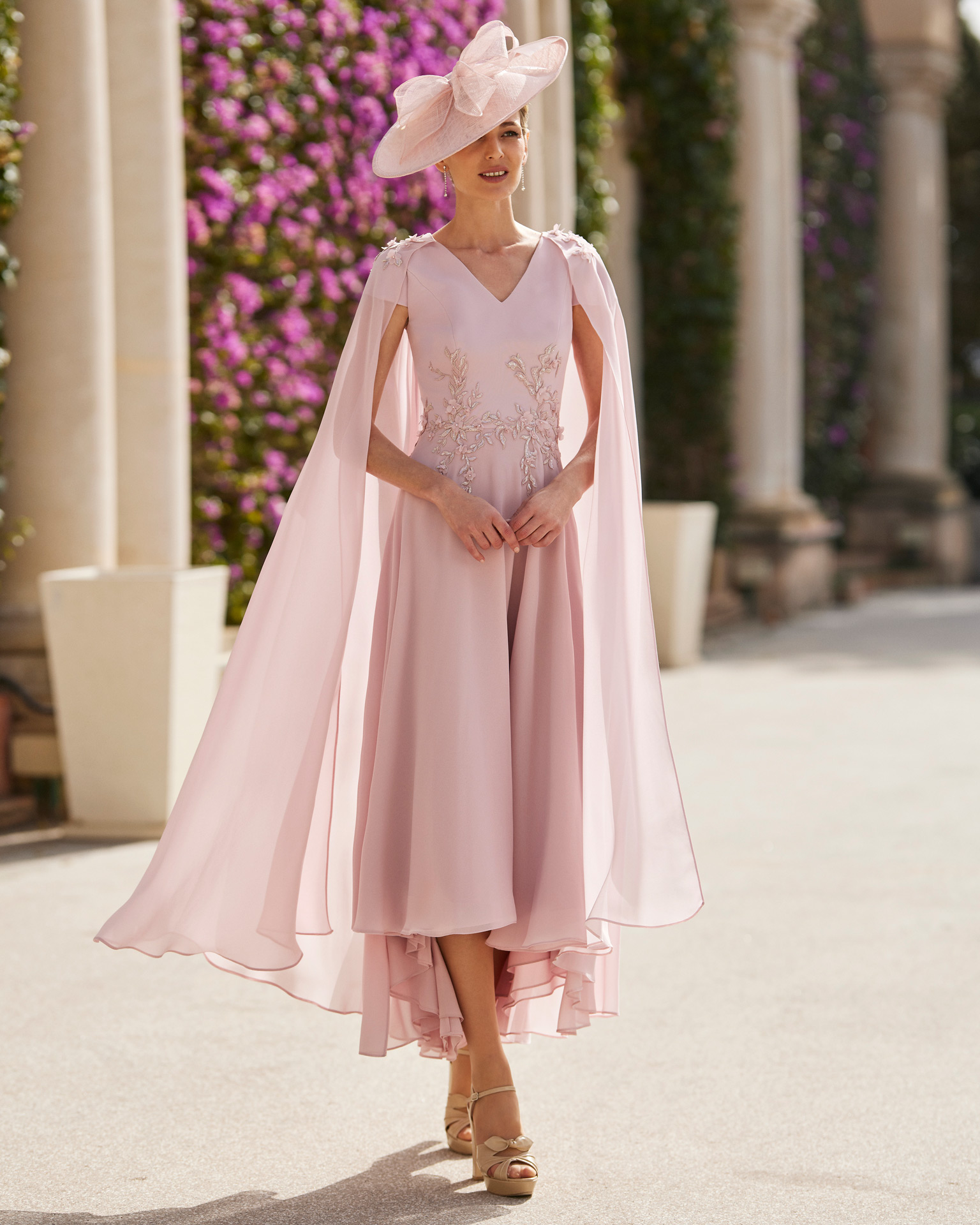 Elegant high-low evening dress. Crafted in georgette with beadwork lace details. With V-neckline and short sleeves with cape. Couture Club outfit. MARFIL_BARCELONA.