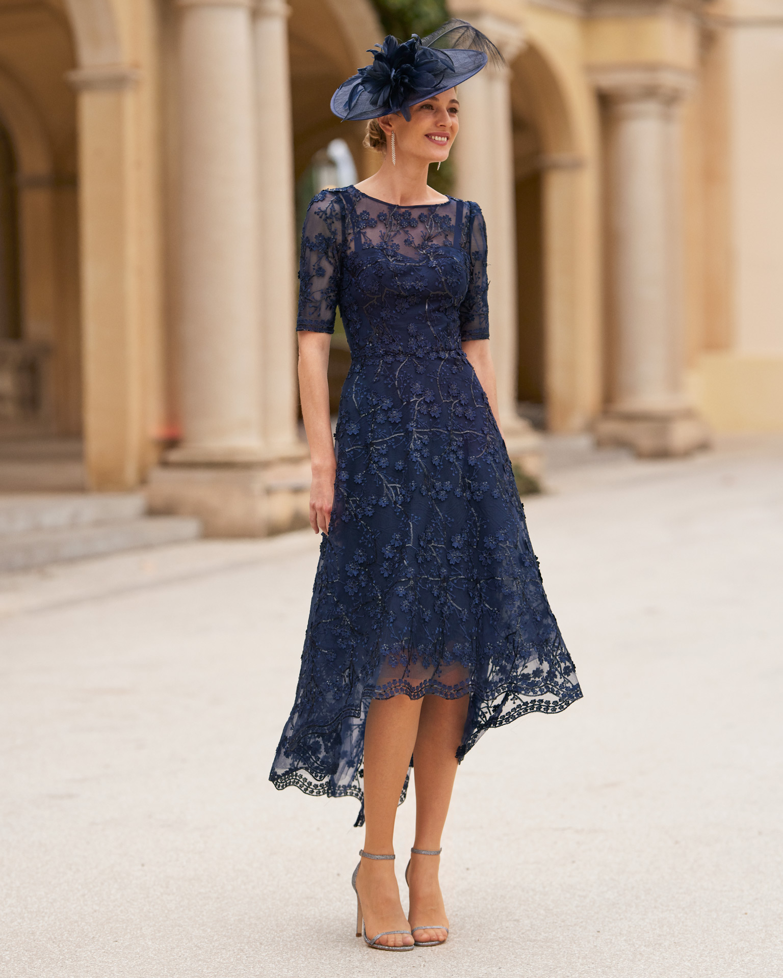 Elegant hi low evening dress. Crafted in lace beadwork. With bateau neckline and short sleeves. Couture Club look. MARFIL_BARCELONA.