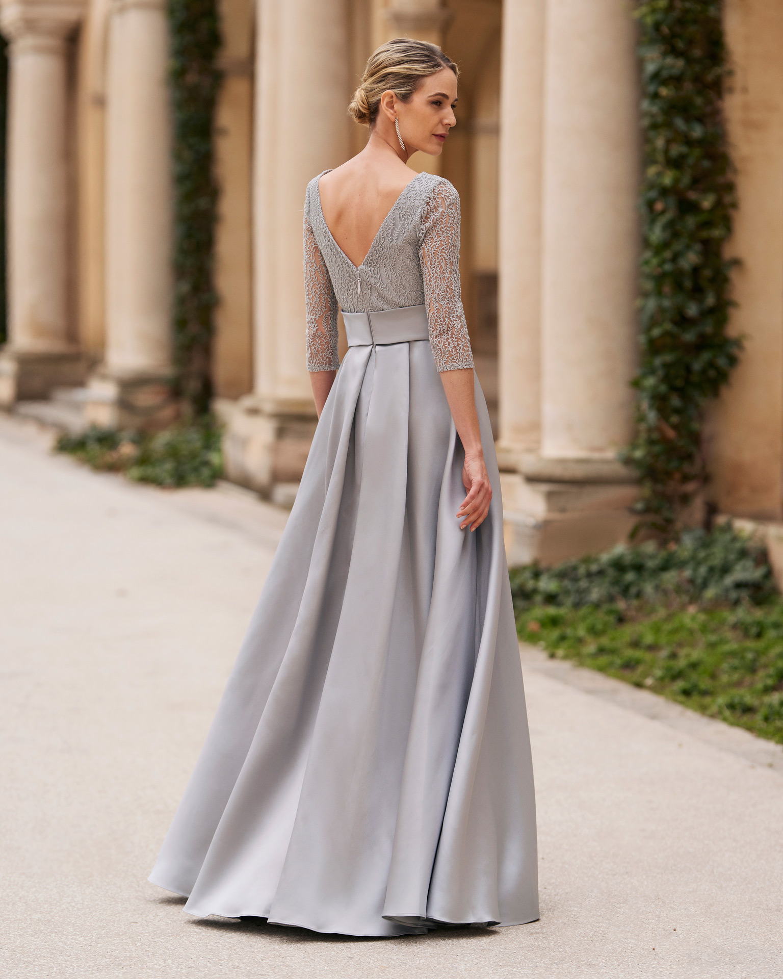Elegant long evening dress. Crafted in mikado and lace. With bateau neckline, three-quarter sleeves and a skirt with front slit. Couture Club look for parties and celebrations. MARFIL_BARCELONA.