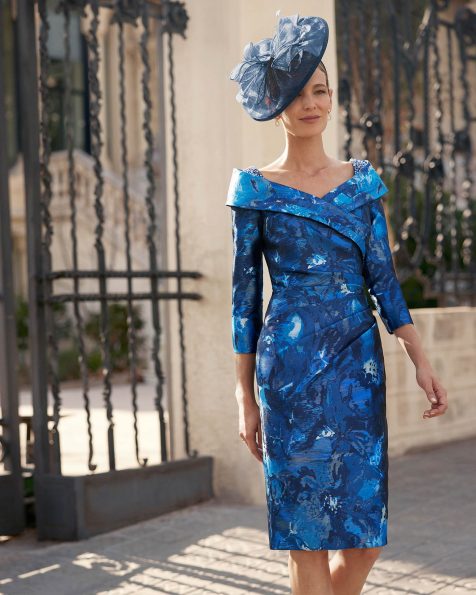 Classic midi guest dress. Made in printed brocade. With off-the-shoulder neckline, closed back and three-quarter sleeves. Couture Club design. MARFIL_BARCELONA.