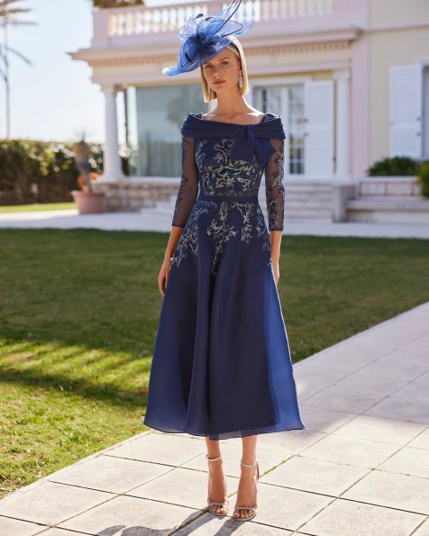 Vestido de fiesta midi. Confeccionado en organza combinado con encaje. Con escote cuadrado, espalda cremallera, manga francesa y Lazo. Conjunto Couture Club. MARFIL_BARCELONA.
