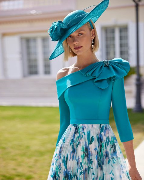 Vestido de fiesta midi. Confeccionado en gasa estampado. Con escote asimétrico, espalda cremallera y manga francesa con Lazo. Conjunto Couture Club. MARFIL_BARCELONA.