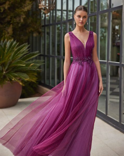 Long evening dress crafted in tulle with lace and beadwork. Featuring a V-neckline and V-back, straps, and beadwork embellishments. A Marfil Barcelona look. MARFIL_BARCELONA.