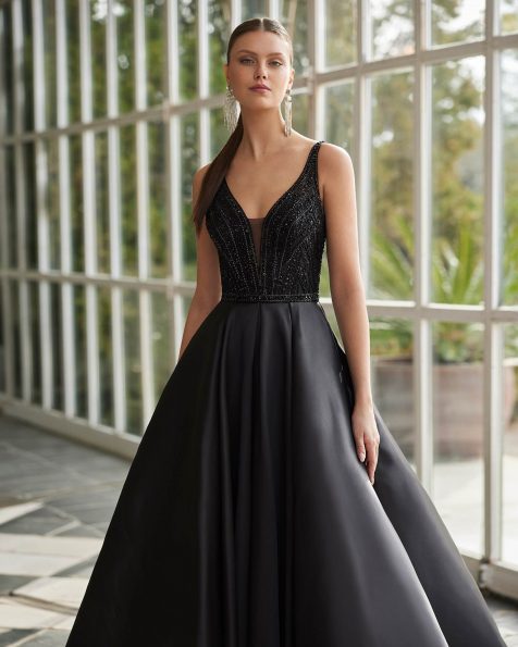 Long evening dress crafted in mikado combined with beadwork. Featuring a V-neckline and V-back, straps, and a skirt with pockets. A Marfil Barcelona look. MARFIL_BARCELONA.