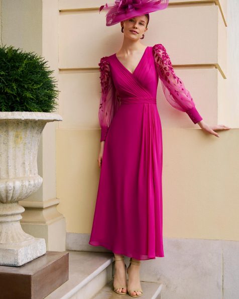 Midi evening dress, made of chiffon. Featuring a V-neckline, puffed sleeves, and a closed back. MARFIL_BARCELONA.