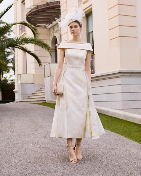 Midi evening dress, made of fil coupé with beading. Featuring a wrap neckline and a back zipper. MARFIL_BARCELONA.