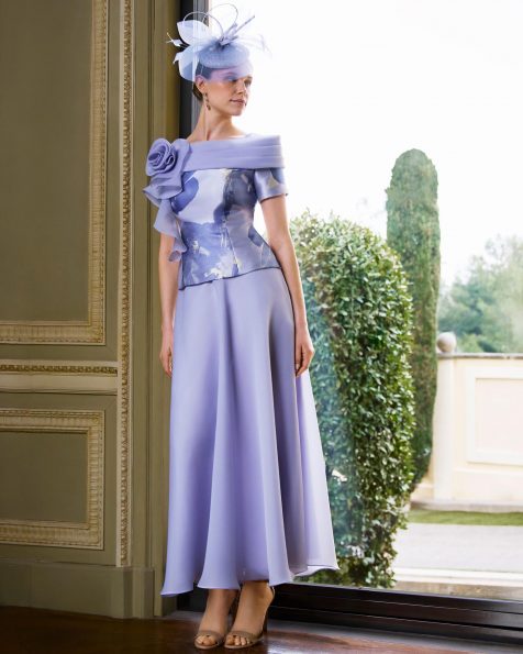 Camicetta e gonna da sera, due pezzi in organza. Corpetto stampato, scollo a portafoglio, maniche corte e schiena chiusa. MARFIL_BARCELONA.