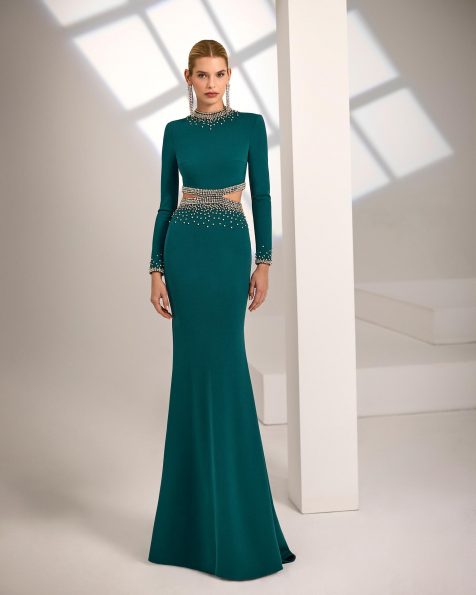 Long evening dress. Made of stretch crepe. High neckline and long sleeves. Beaded details. MARFIL_BARCELONA.